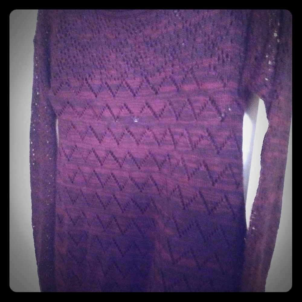Long sleeve sweater.